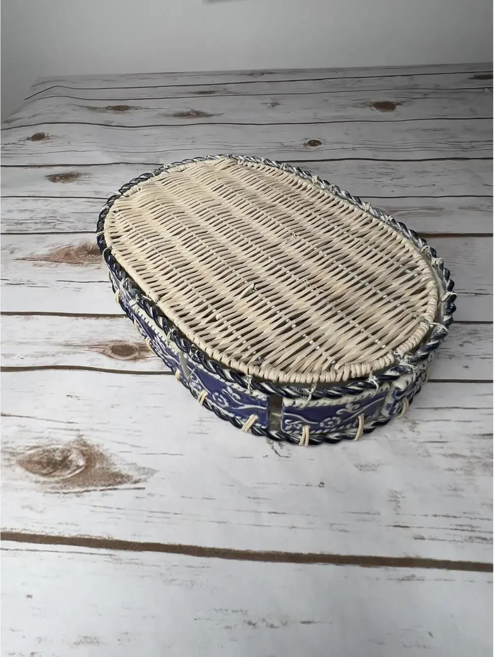 VTG‎ Oval Wicker Tray w/Ceramic Tiles Rustic Mediterranean w/Blue Floral Motif